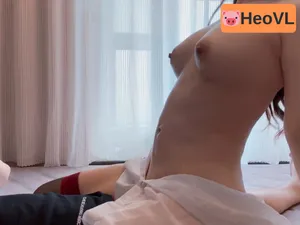 Nện gấu trung vú trắng tròn